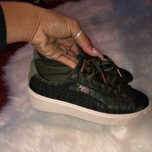 NWOT✨Metallic Puma basket platforms EMERALD 💚✨